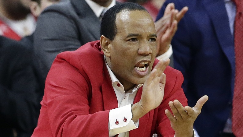 Kevin Keatts claps