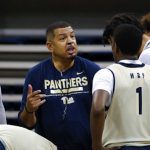 Jeff Capel instructs