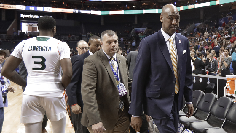 Danny Manning leaves court
